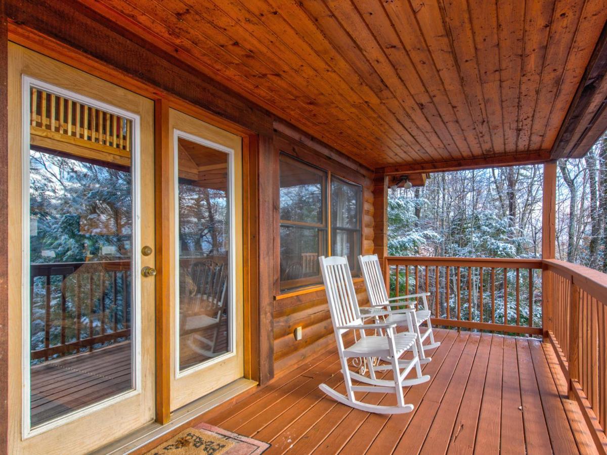 Dew South Villa Гетлинбург Екстериор снимка